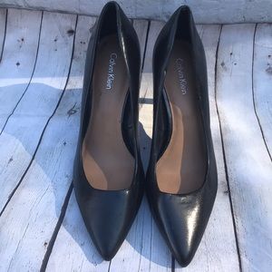 Black CALVIN KLEIN Pointed Toe Pumps Size: 8